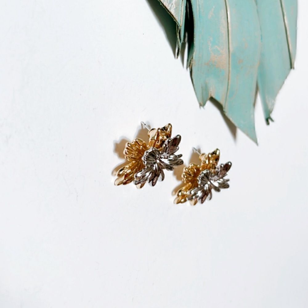 Flower stud earrings #209 - Picture 5 of 5